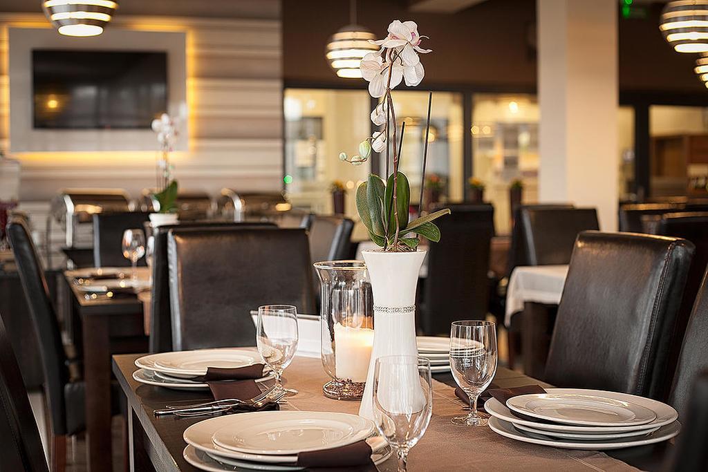 Planeta Hotel Миелно Екстериор снимка