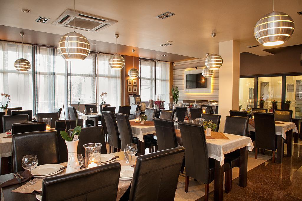 Planeta Hotel Миелно Екстериор снимка