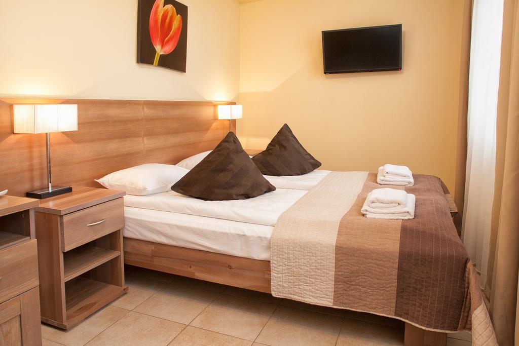 Planeta Hotel Миелно Екстериор снимка