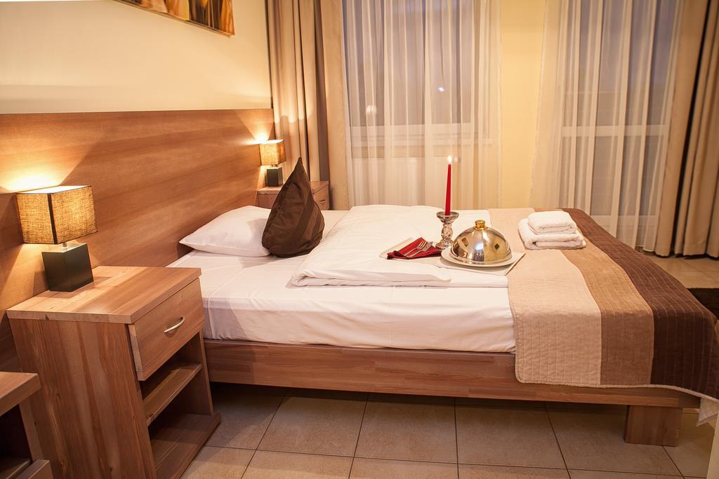 Planeta Hotel Миелно Екстериор снимка