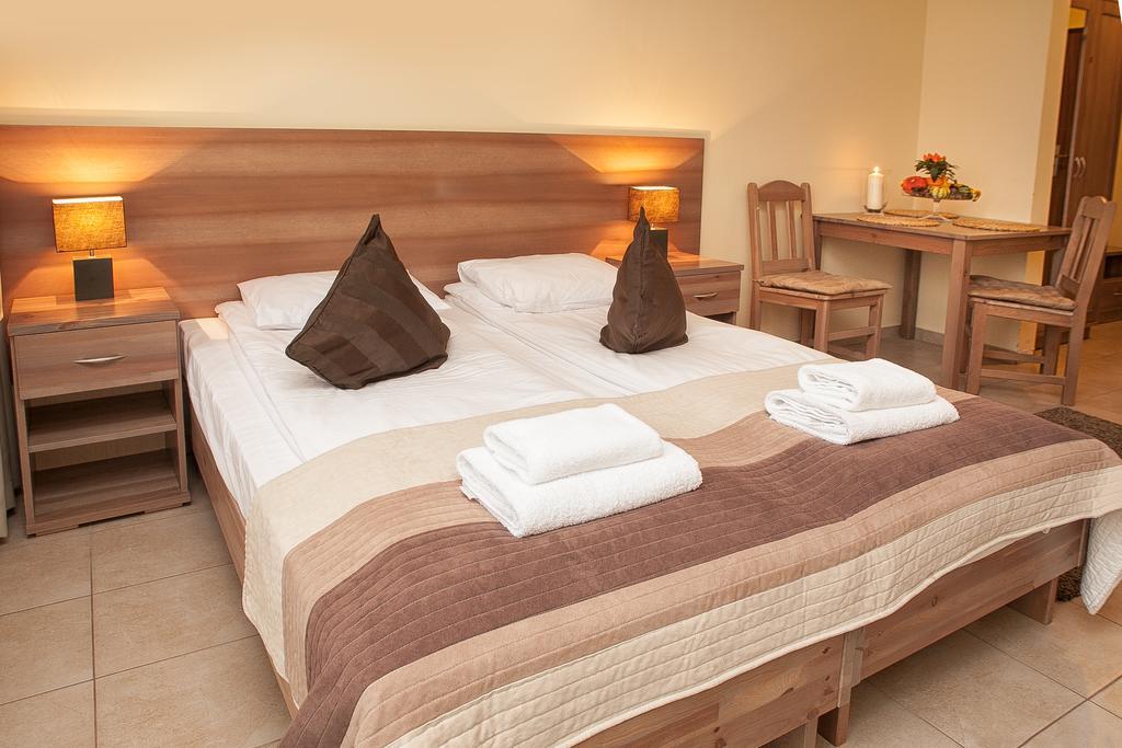 Planeta Hotel Миелно Екстериор снимка
