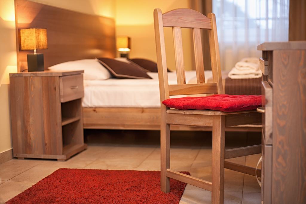 Planeta Hotel Миелно Екстериор снимка